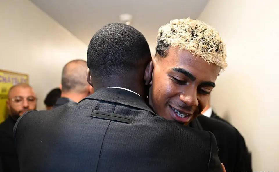 亿欧元, 亚马尔寄予