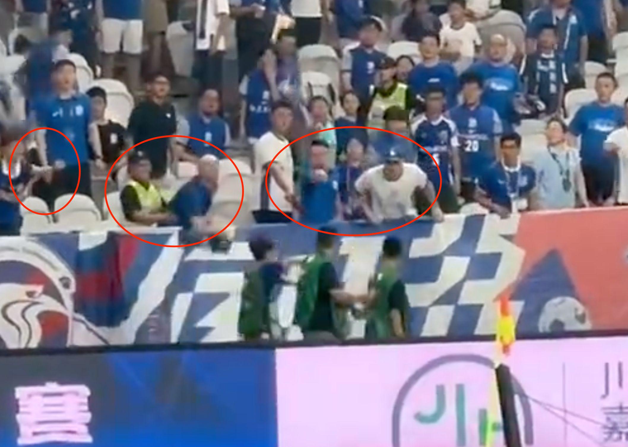 谷际庆并未, 申花球员还, 用手指着泰 谷际庆并未, 申花球员还, 用手指着泰