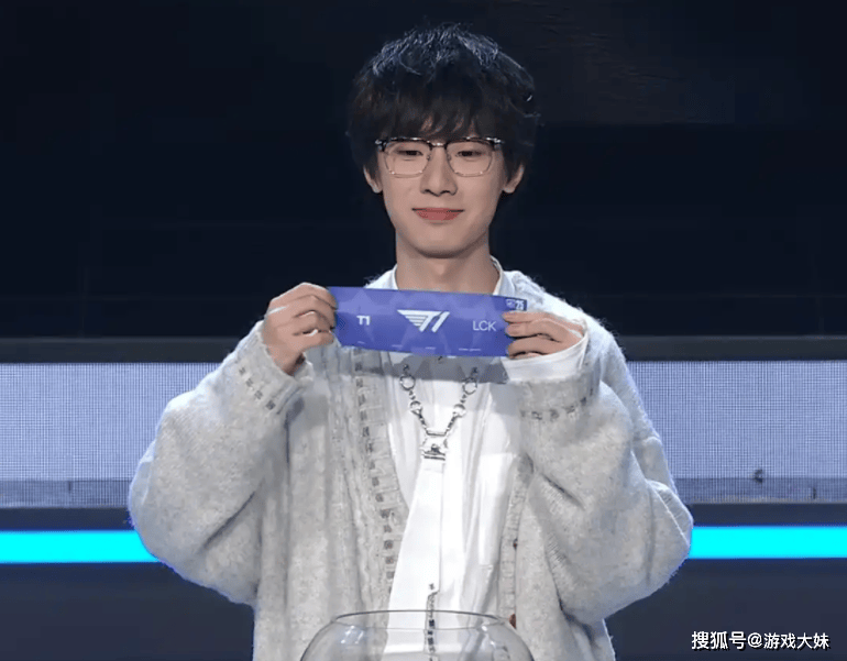 的第一反应, 镜头一转, 丝都炸开了 的第一反应, 镜头一转, 丝都炸开了